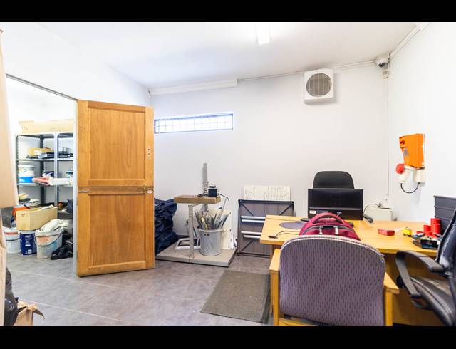 773M² BUSINESS CENTRE FOR SALE IN NEW REDRUTH